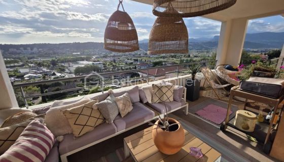 A louer APPARTEMENT DE PRESTIGE T3 66 M2 TERRASSE BORD DE MER NICE