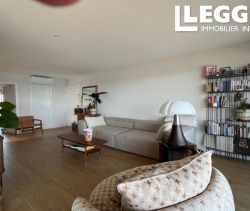 A louer APPARTEMENT DE PRESTIGE T3 76 M2 TERRASSE PIEDS DANS L'EAU CAGNES SUR MER