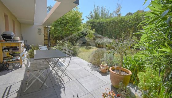 A louer APPARTEMENT T2 42 M2 TERRASSE BORD DE MER ANTIBES