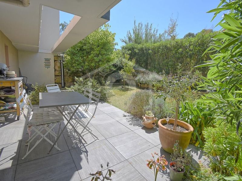 A louer APPARTEMENT T2 42 M2 TERRASSE BORD DE MER ANTIBES