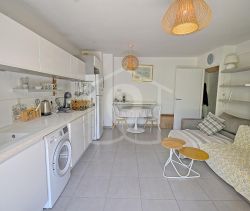 A louer APPARTEMENT T2 42 M2 TERRASSE BORD DE MER ANTIBES