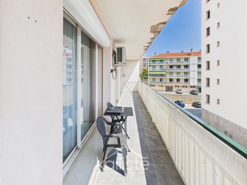 A louer APPARTEMENT T4 92 M2 BORD DE MER AJACCIO