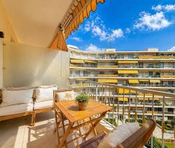 A louer APPARTEMENT DE PRESTIGE T2 54 M2 BORD DE MER NICE