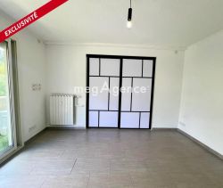 A louer APPARTEMENT T3 62 M2 BORD DE MER TOULON