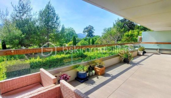 A louer APPARTEMENT DE PRESTIGE T3 63 M2 TERRASSE BORD DE MER CANNES
