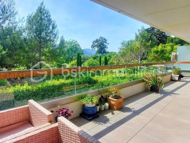 A louer APPARTEMENT DE PRESTIGE T3 63 M2 TERRASSE BORD DE MER CANNES