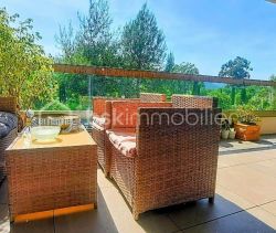 A louer APPARTEMENT DE PRESTIGE T3 63 M2 TERRASSE BORD DE MER CANNES
