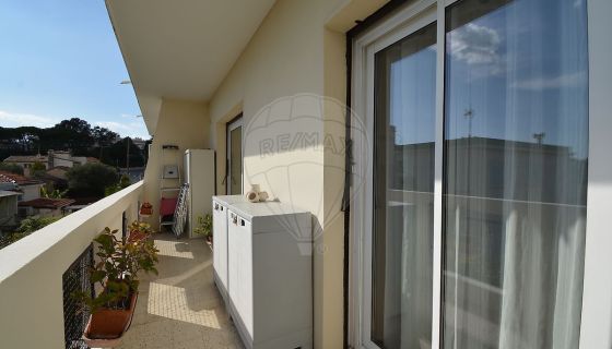 A louer APPARTEMENT T3 50 M2 TERRASSE BORD DE MER ANTIBES