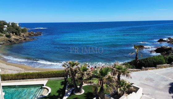 A louer MAISON  7 PIECES 180 M2 PIEDS DANS L'EAU SAINT AYGULF