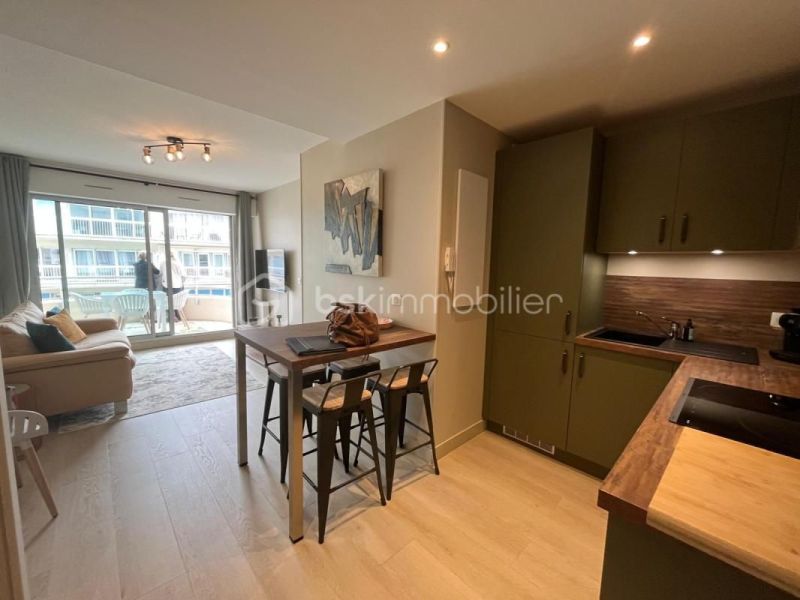 A louer APPARTEMENT T2 33 M2 TERRASSE PIEDS DANS L'EAU PORNICHET