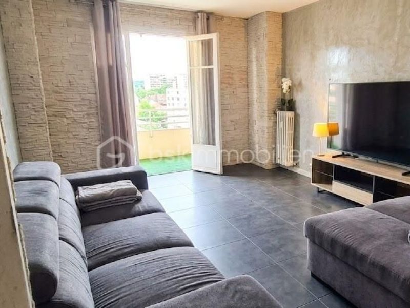 A louer APPARTEMENT T3 55 M2 BORD DE MER TOULON