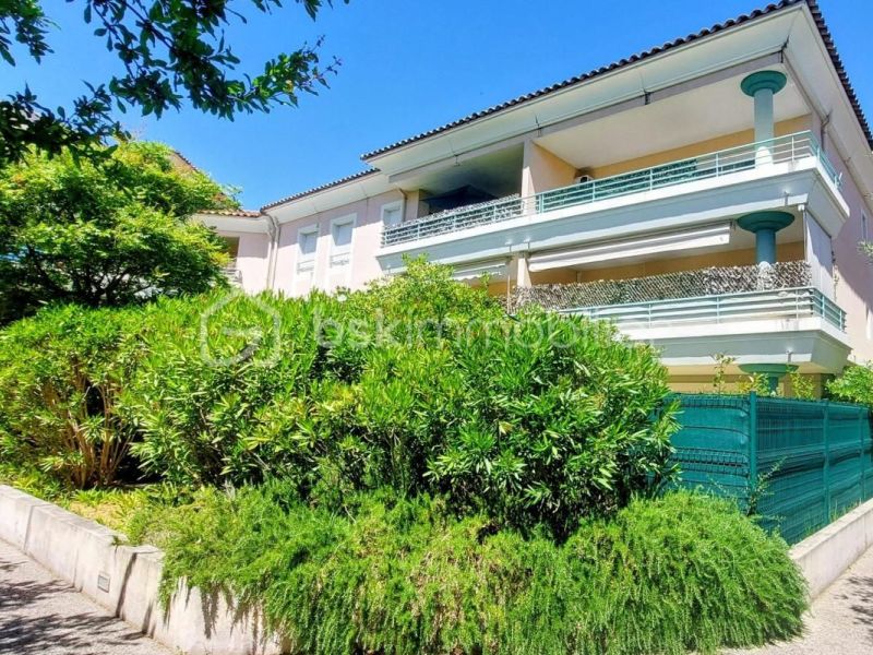 A louer APPARTEMENT DE PRESTIGE T3 62 M2 TERRASSE  PEGOMAS