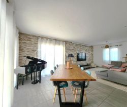 A louer MAISON  4 PIECES 107 M2  PEZENAS