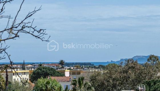 A louer APPARTEMENT DE PRESTIGE T4 106 M2 TERRASSE VUE MER HYERES
