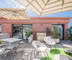A louer APPARTEMENT DE PRESTIGE T4 106 M2 TERRASSE VUE MER HYERES