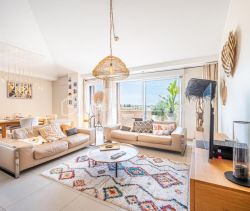 A louer APPARTEMENT DE PRESTIGE T4 106 M2 TERRASSE VUE MER HYERES