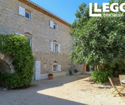 A vendre GîTE  VEZENOBRES