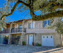 A louer MAISON  8 PIECES 145 M2  UZES