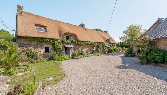 A vendre ChaumiEre de charme 8 PIECES 225 M&sup2; piscine EN CAMPAGNE PLUVIGNER