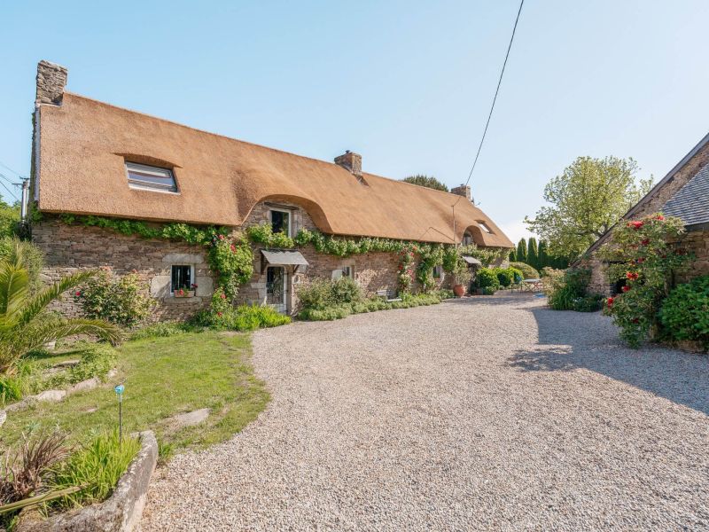 A vendre ChaumiEre de charme 8 PIECES 225 M&sup2; piscine EN CAMPAGNE PLUVIGNER