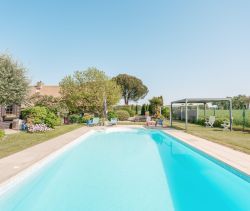 A vendre ChaumiEre de charme 8 PIECES 225 M&sup2; piscine EN CAMPAGNE PLUVIGNER