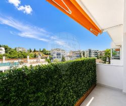 A louer APPARTEMENT DE PRESTIGE T3 73 M2 TERRASSE BORD DE MER NICE