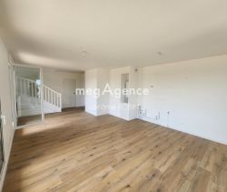 A louer APPARTEMENT DUPLEX NEUF T4 93 M2 TERRASSE  BORDEAUX