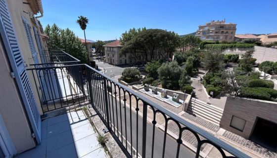 A louer APPARTEMENT DE PRESTIGE T2 48 M2 TERRASSE BORD DE MER SAINTE MAXIME