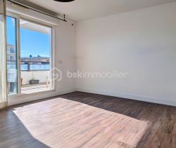 A louer APPARTEMENT T3 54 M2 TERRASSE BORD DE MER CAGNES SUR MER
