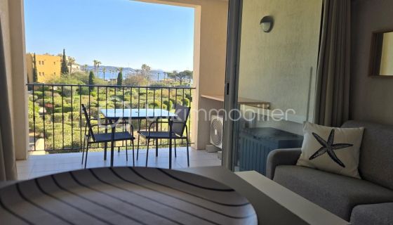 A louer APPARTEMENT T2 26 M2 TERRASSE VUE MER GASSIN