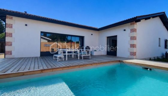 A louer MAISON  5 PIECES 175 M2 BORD DE MER GUJAN MESTRAS