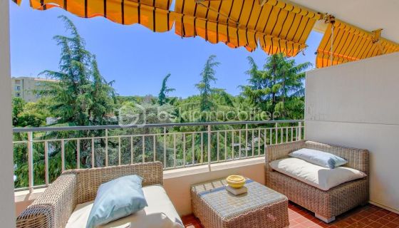 A louer APPARTEMENT T3 63 M2 TERRASSE BORD DE MER ANTIBES