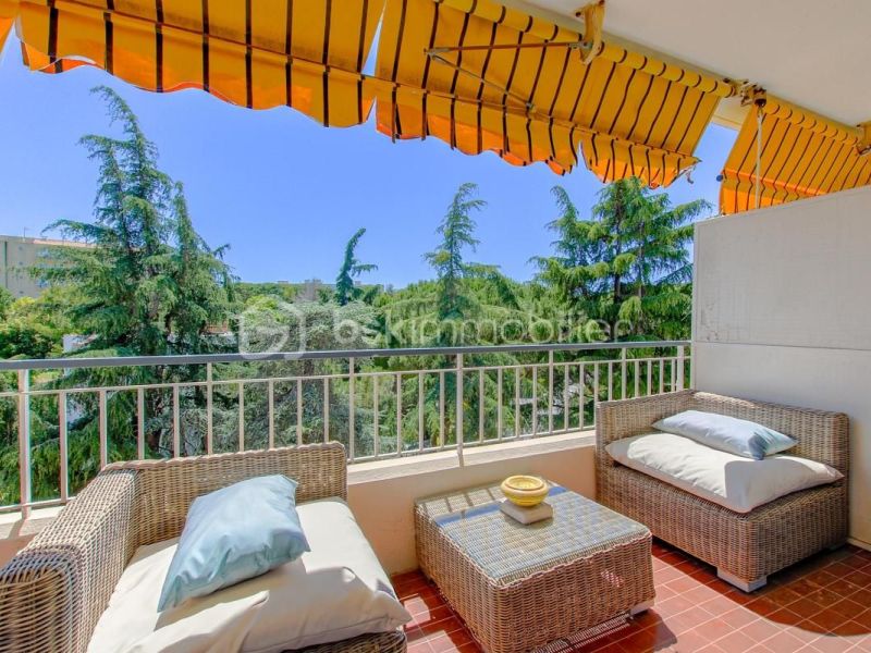 A louer APPARTEMENT T3 63 M2 TERRASSE BORD DE MER ANTIBES