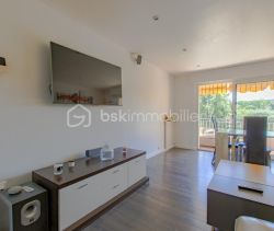 A louer APPARTEMENT T3 63 M2 TERRASSE BORD DE MER ANTIBES