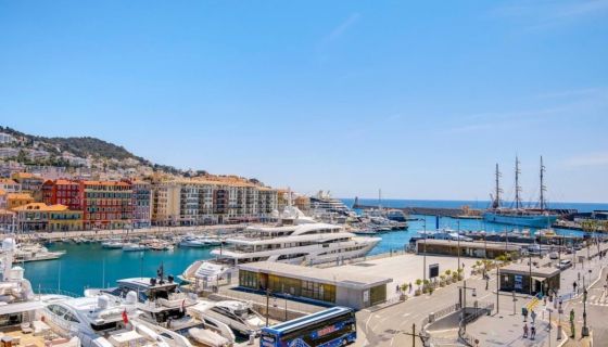 A louer APPARTEMENT T4 79 M2 VUE MER NICE