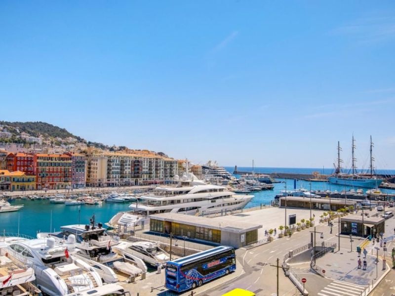 A louer APPARTEMENT T4 79 M2 VUE MER NICE