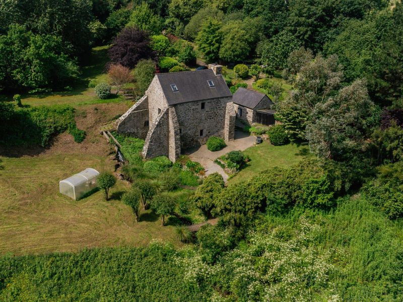 A vendre MAGNIFIQUE MOULIN 7 PIECES 176 M&sup2; ENTRE TERRE ET MER HENVIC