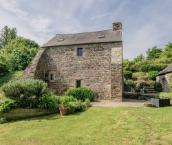 A vendre MAGNIFIQUE MOULIN 7 PIECES 176 M&sup2; ENTRE TERRE ET MER HENVIC
