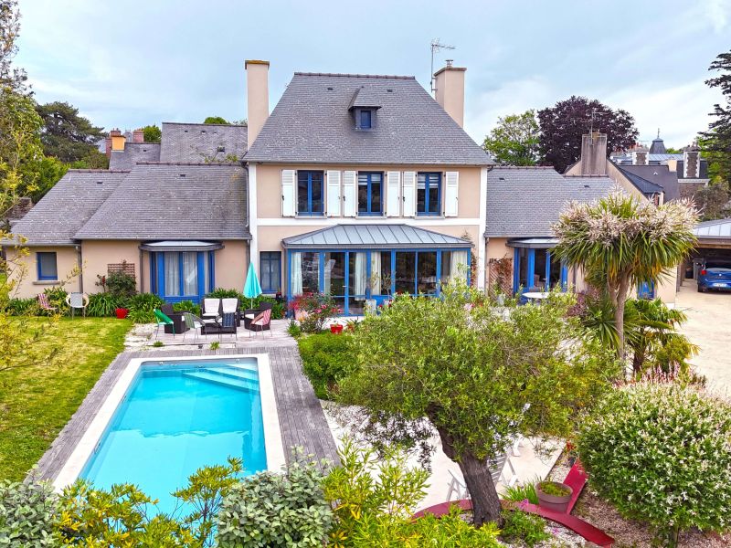 A vendre BELLE Maison contemporaine 10 PIECES 213 M&sup2; proche de la mer  Saint-Malo