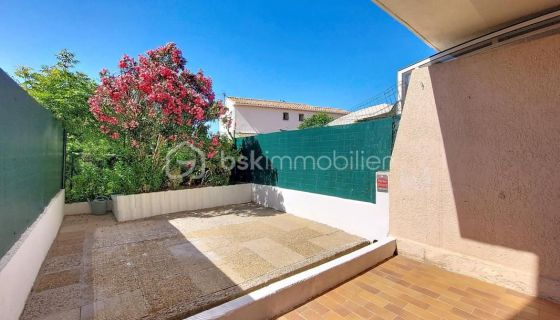 A louer STUDIO  20 M2 TERRASSE BORD DE MER SIX FOURS LES PLAGES