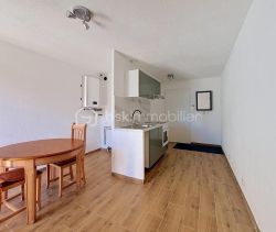 A louer STUDIO  20 M2 TERRASSE BORD DE MER SIX FOURS LES PLAGES