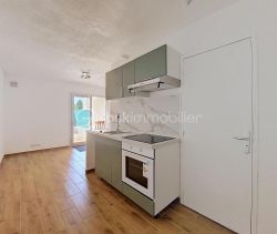 A louer STUDIO  20 M2 TERRASSE BORD DE MER SIX FOURS LES PLAGES