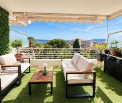 A louer APPARTEMENT T3 65 M2 TERRASSE VUE MER CANNES