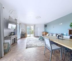A louer APPARTEMENT DE PRESTIGE T5 130 M2 TERRASSE BORD DE MER VALLAURIS