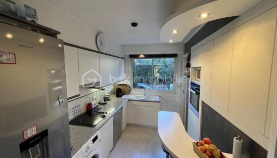 A louer APPARTEMENT T3 63 M2 TERRASSE BORD DE MER LE CANNET