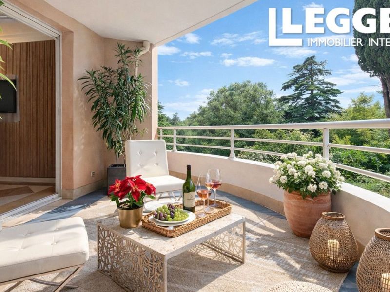 A louer APPARTEMENT DE PRESTIGE T3 69 M2 TERRASSE BORD DE MER CANNES