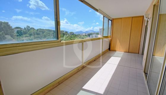A louer APPARTEMENT NEUF T3 62 M2 BORD DE MER LE CANNET