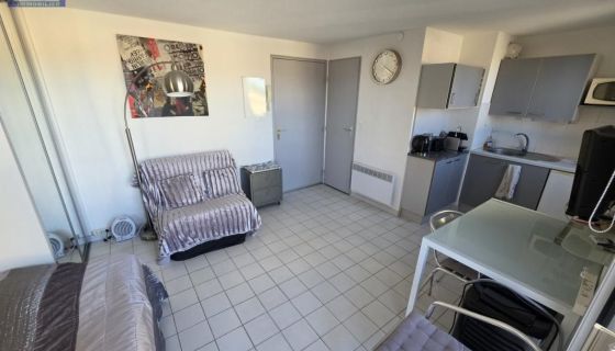 A louer STUDIO  17 M2 TERRASSE BORD DE MER VALRAS PLAGE