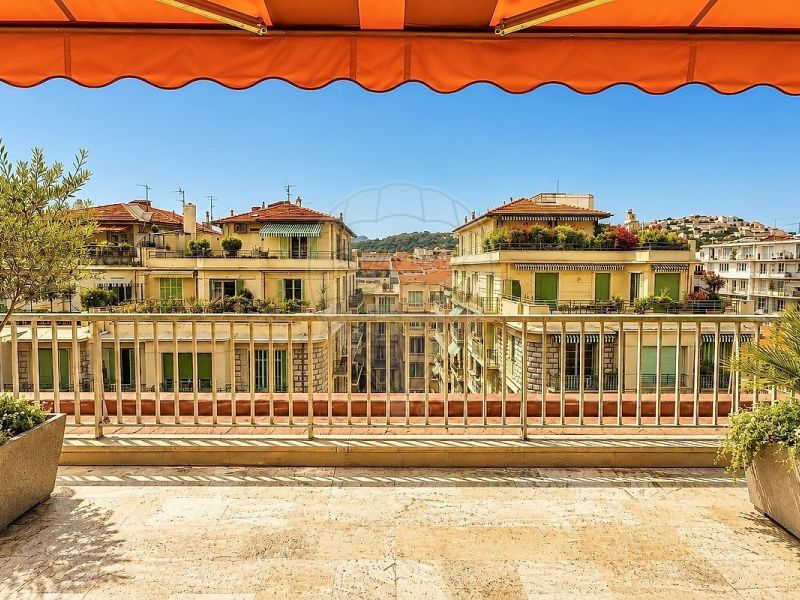 A louer APPARTEMENT DE PRESTIGE T3 74 M2 TERRASSE BORD DE MER NICE