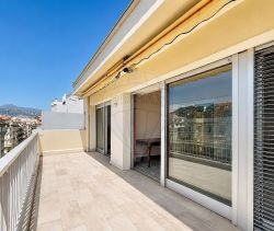 A louer APPARTEMENT DE PRESTIGE T3 74 M2 TERRASSE BORD DE MER NICE